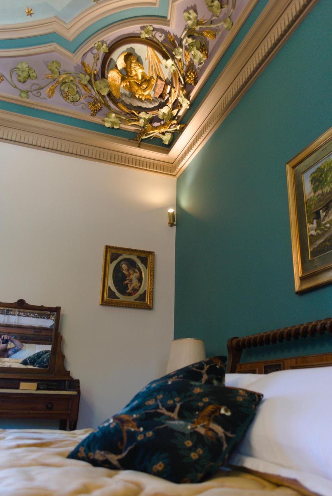 Allure Palace Ачиреале Екстериор снимка
