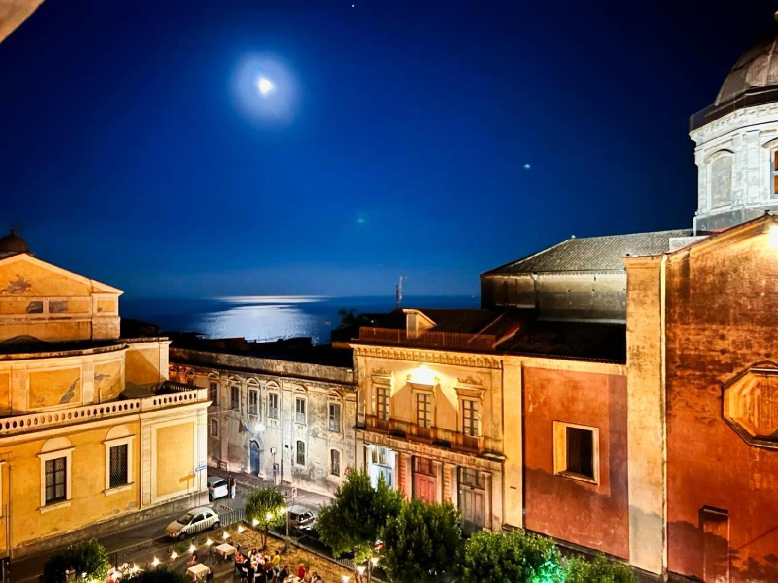 Allure Palace Ачиреале Екстериор снимка