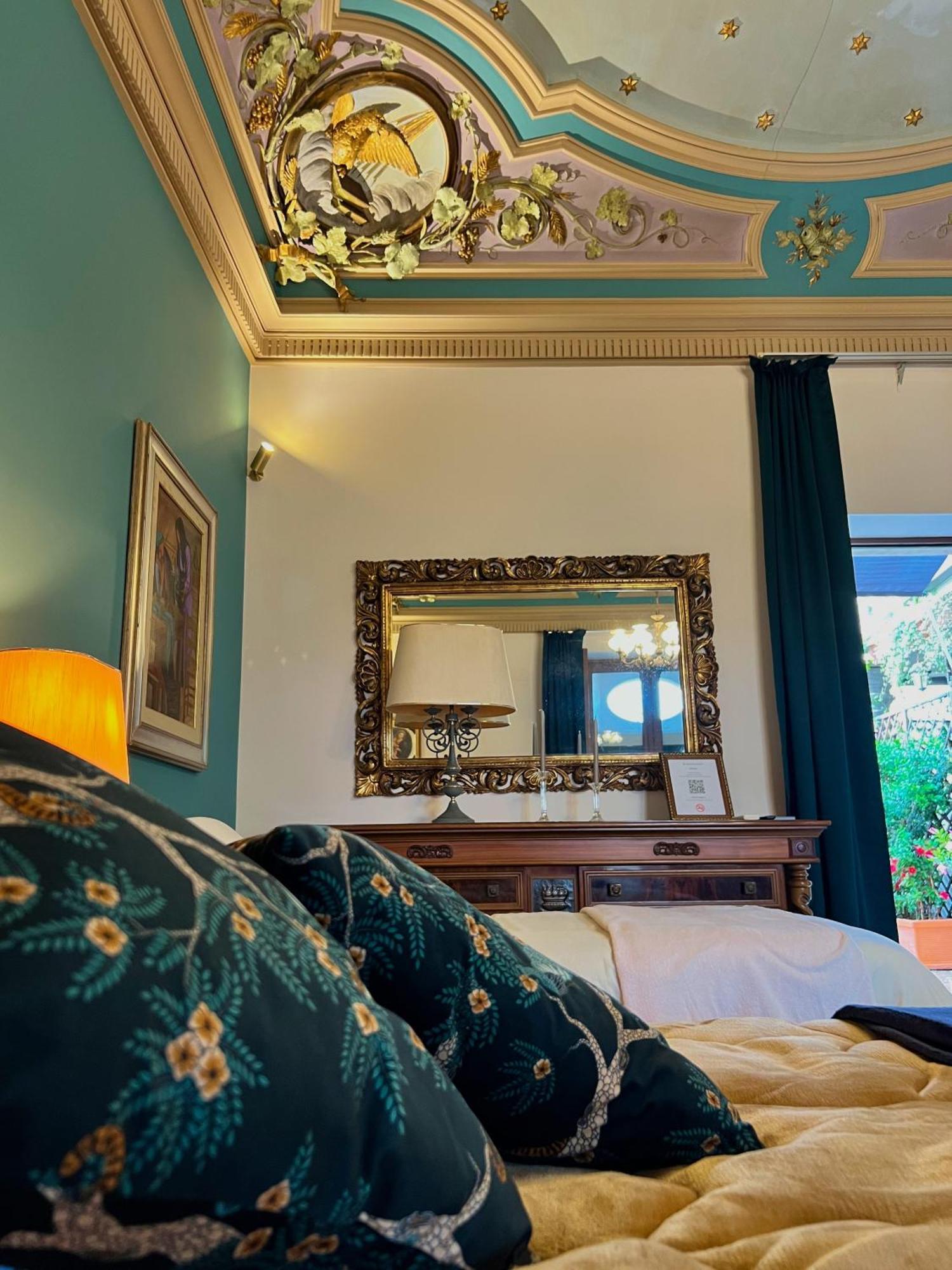 Allure Palace Ачиреале Екстериор снимка
