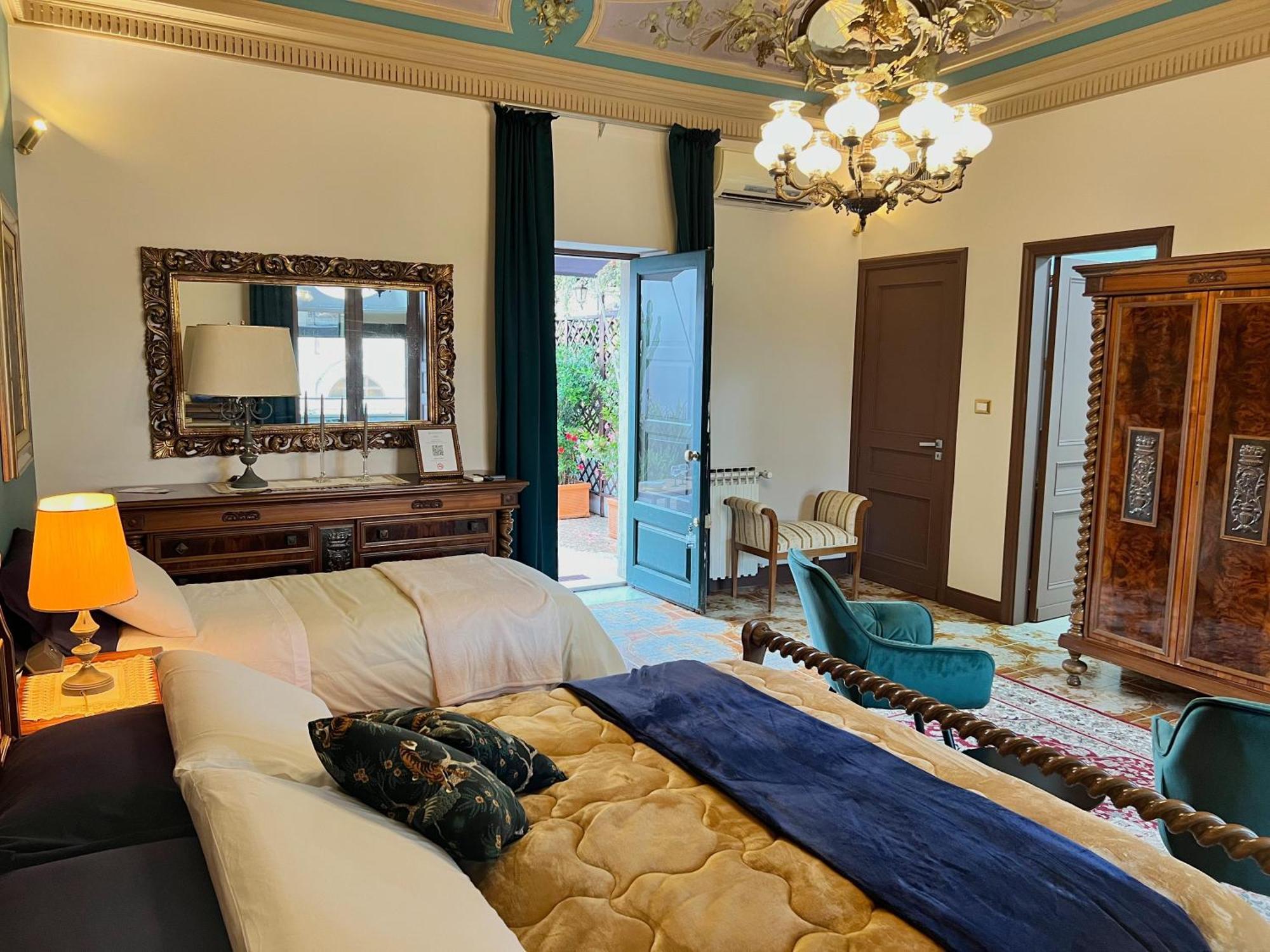 Allure Palace Ачиреале Екстериор снимка