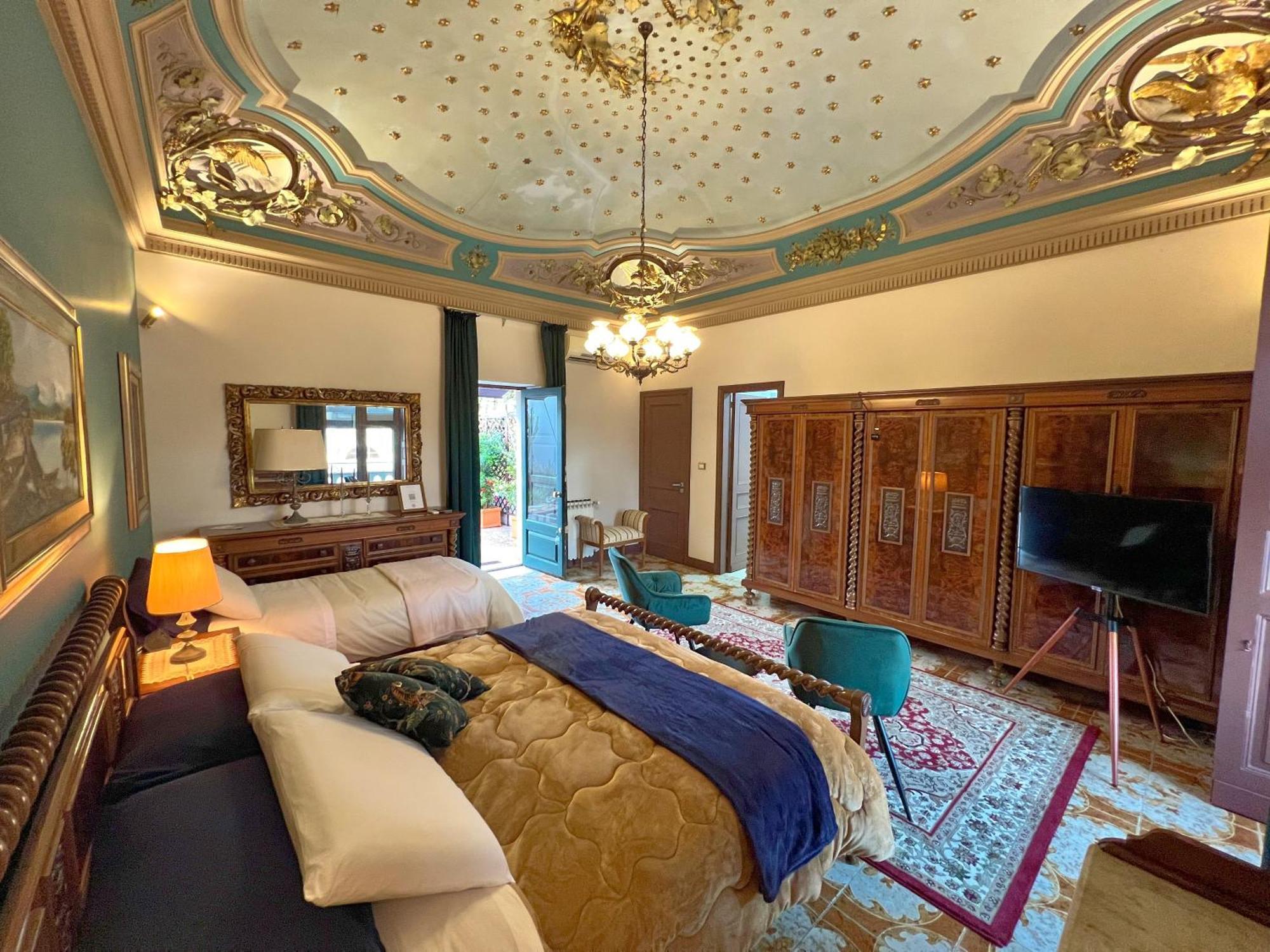 Allure Palace Ачиреале Екстериор снимка