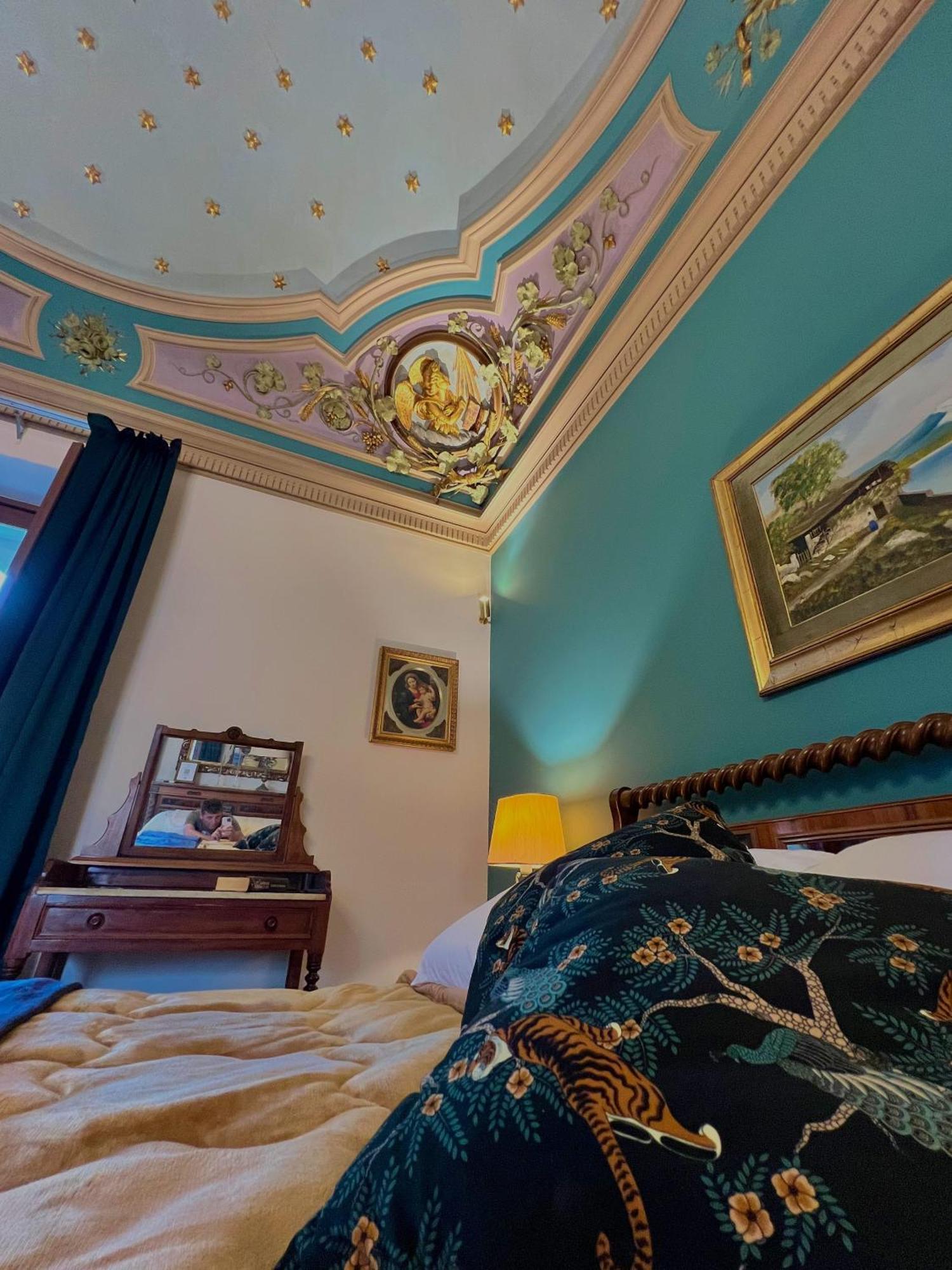 Allure Palace Ачиреале Екстериор снимка